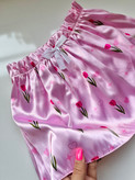ست تاپ دکلته و شلوارک ساتن طرح گل لاله