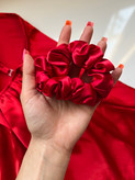 ست تاپ و شلوارک ساتن زنانه طرح میکی موس با اسکرانچی مو