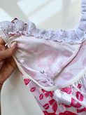 ست تاپ و شلوارک ساتن لبه گیپور زنانه طرح لب (اقتصادی)